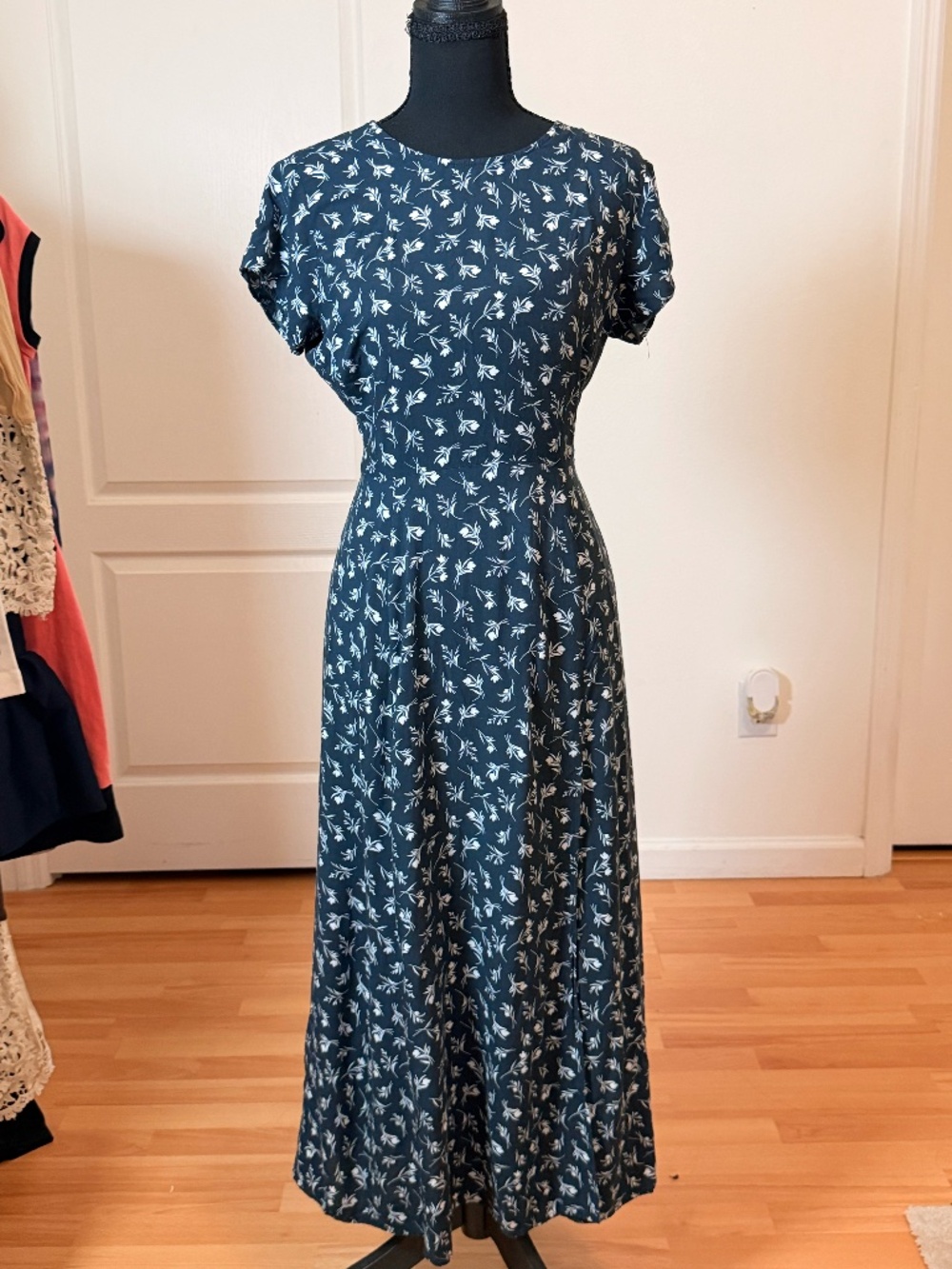 Lulus Cottagecore Navy Floral Cutout Back Maxi Dress Sz M